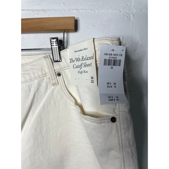 NEW Abercrombie & Fitch Womens 90s Relaxed Cutoff Short High Rise 36/22 - Picture 2 of 7